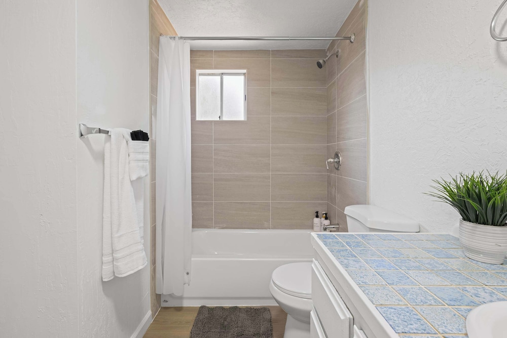 @ Marbella Lane - Modern Cabin-style 2BR Home
