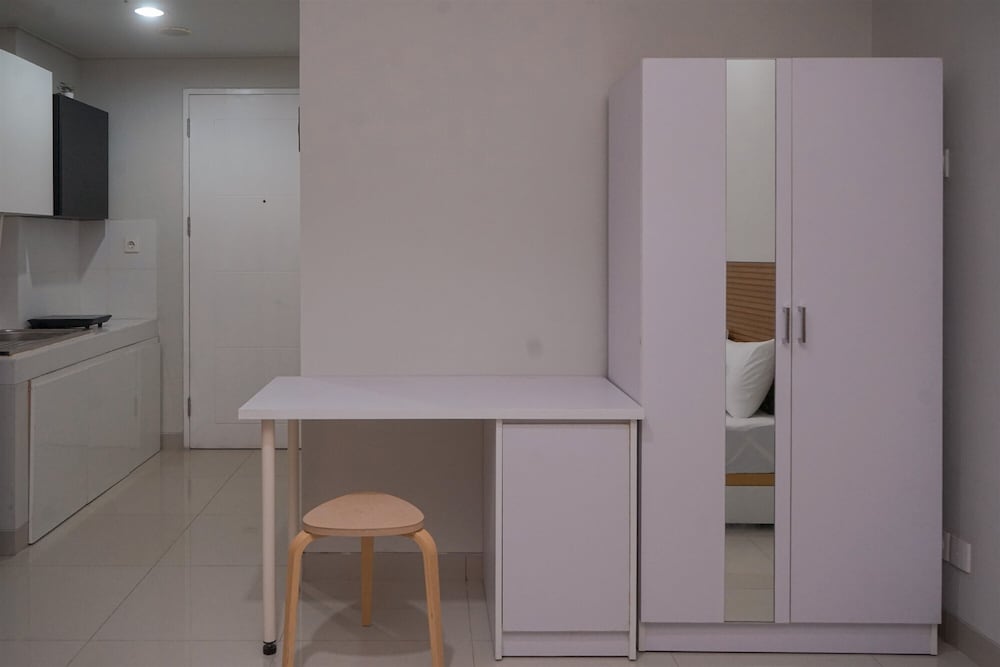 Cozy And Homey Studio At Trimezia Beverly 90210 Apartment