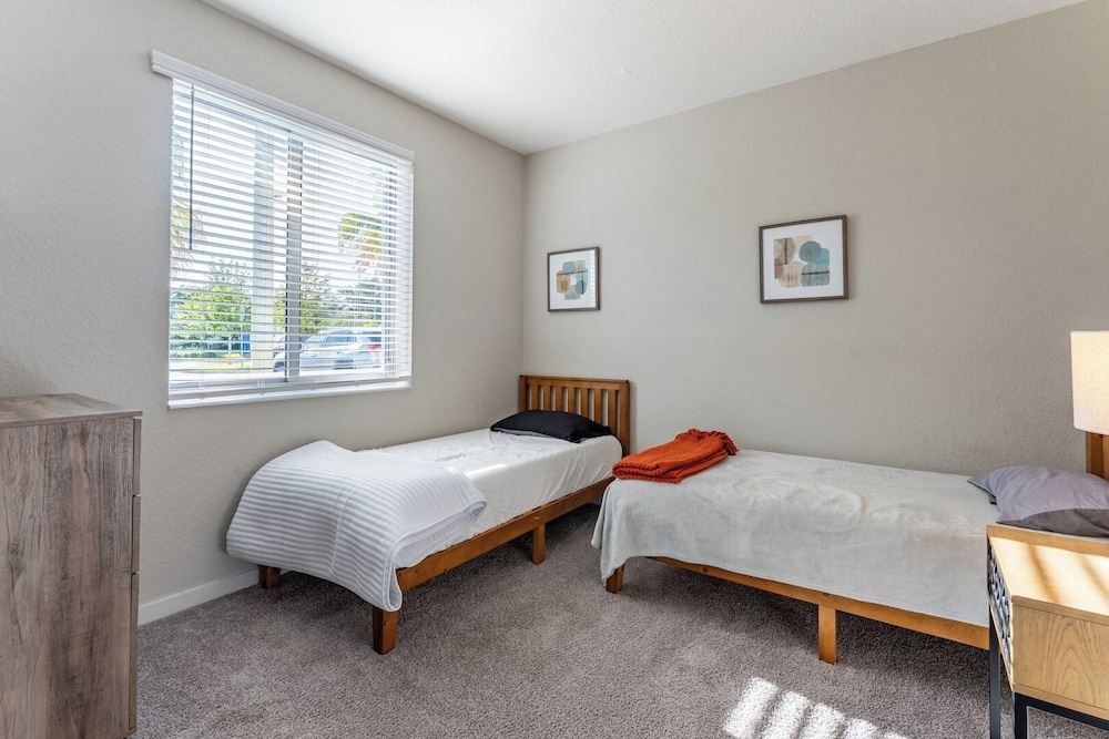 Daytona 2BR Getaway Parking Family & Pet-friendly