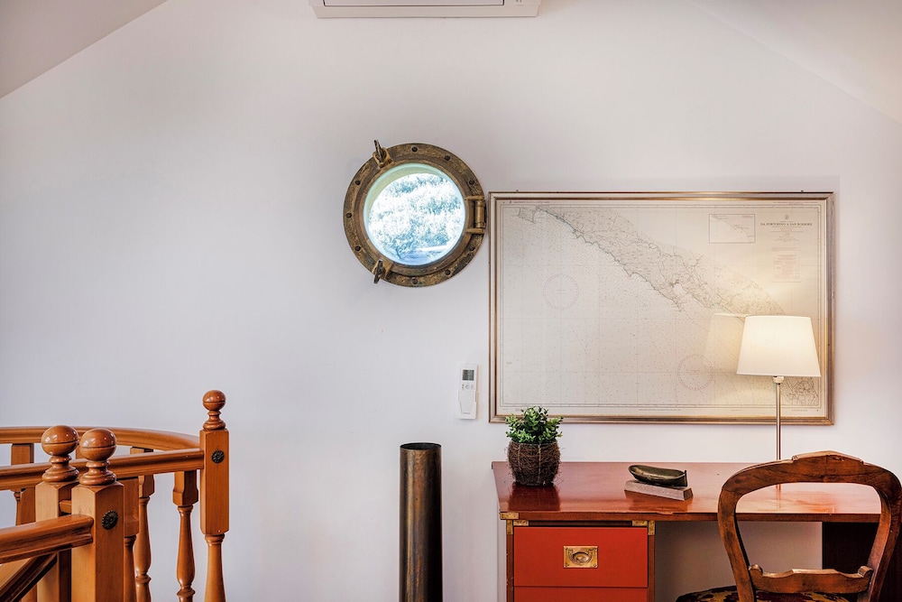 Seaview Apartment with Garden in Recco