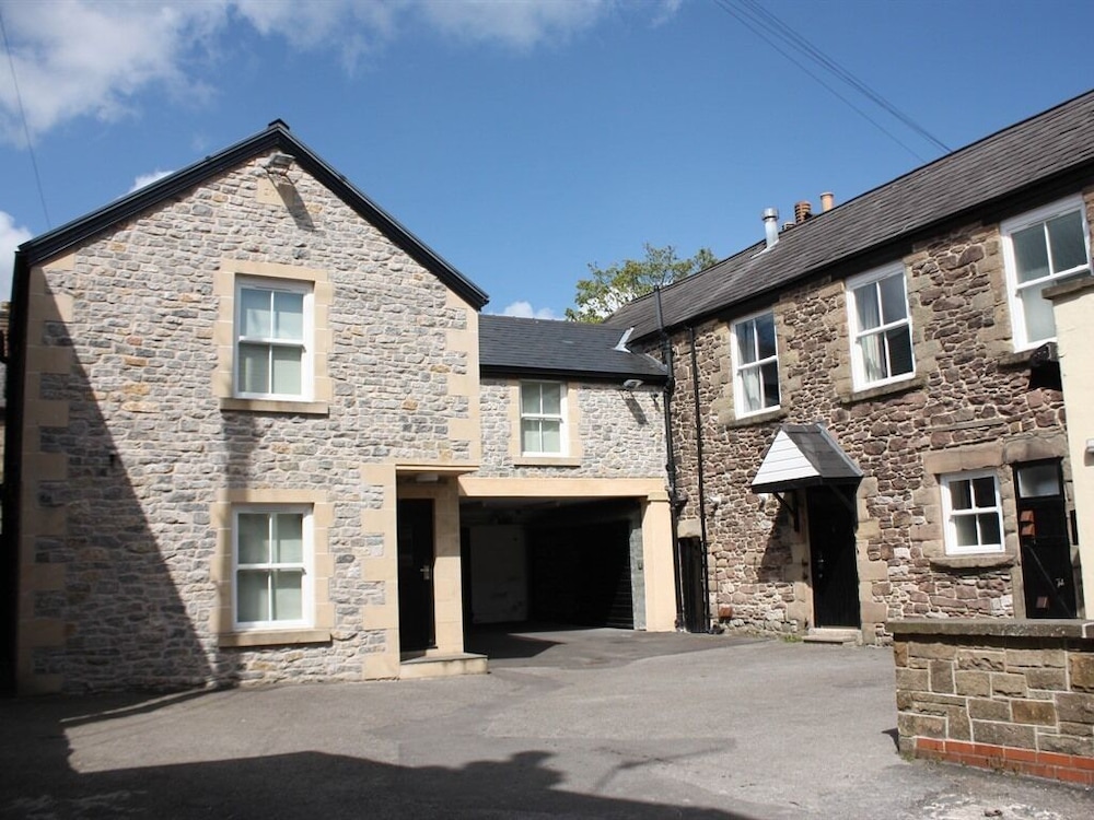 The Queens Head Hotel
