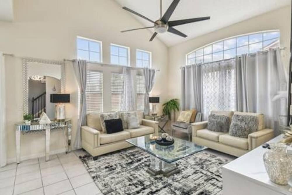 Lake Berkley 4BR Villa - Near Disney & Pool