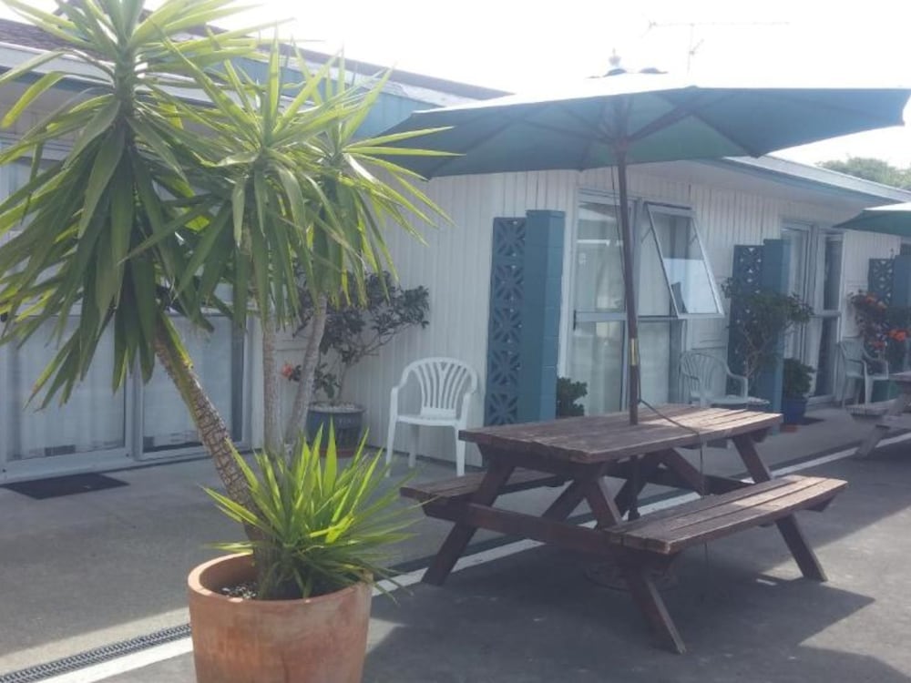 Raymar Motor Inn