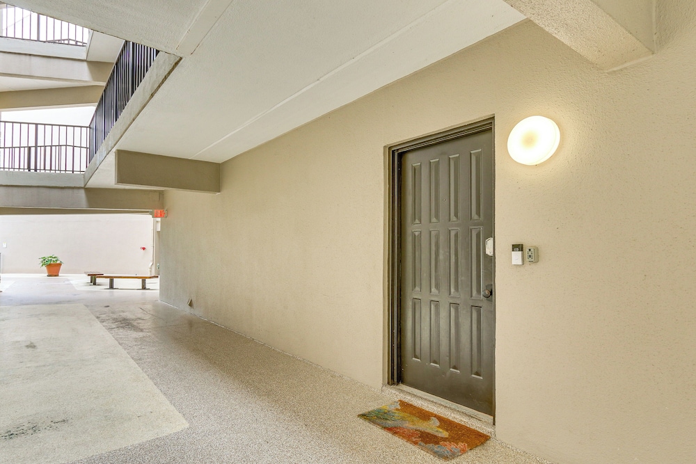 Easy Beach Access! Walkable Hilton Head Condo