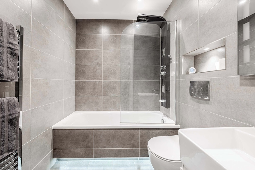 Host Stay Maple Court