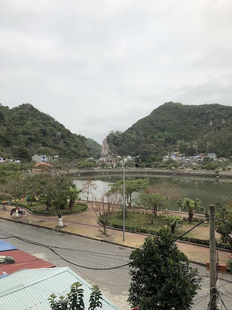 Cat Ba Central Hotel II - Hostel