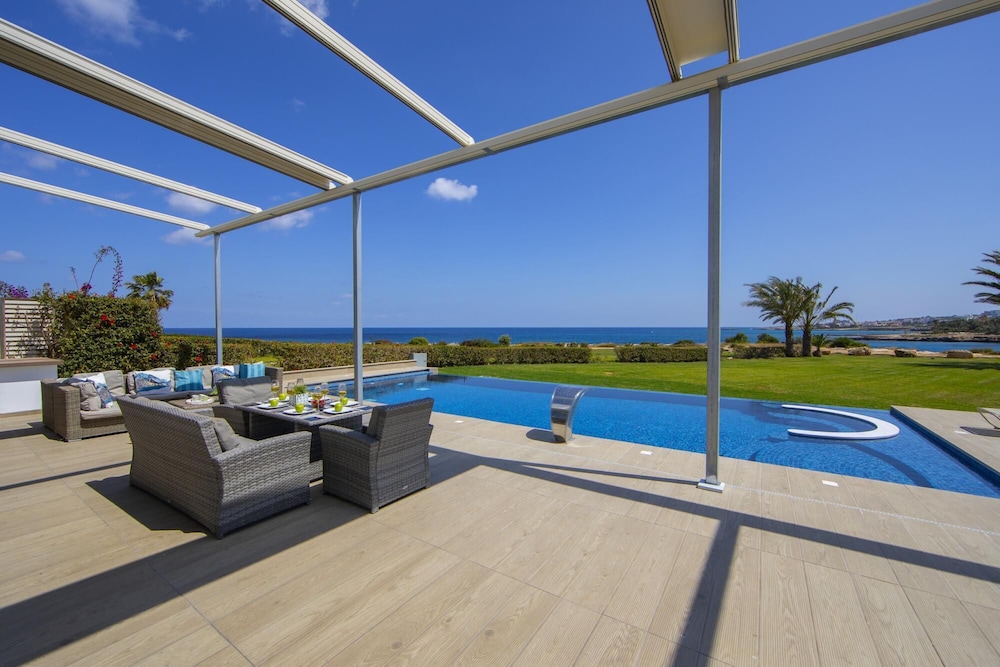 Villa Infinite Aretousa