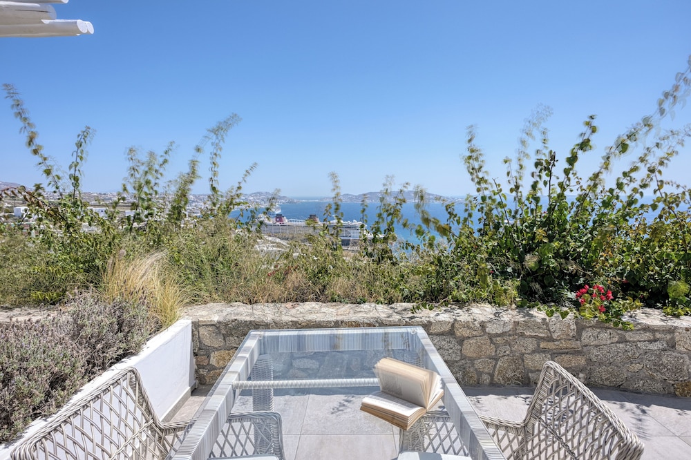 Aloft Suites Mykonos Island