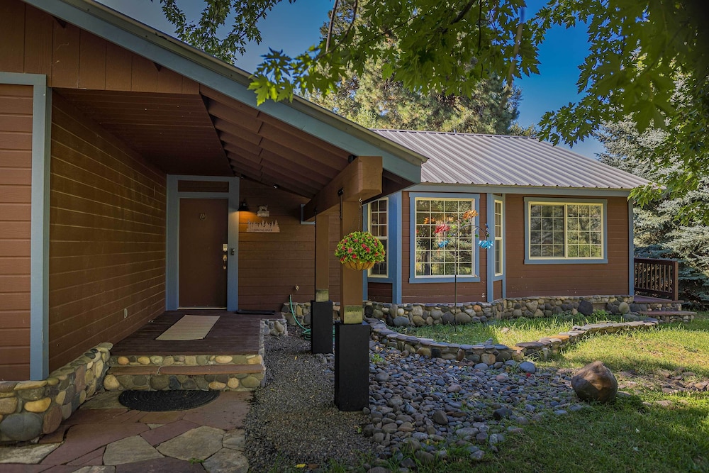 Cozy Home w/ Hot Tub: 7 Mi to Pagosa Hot Springs