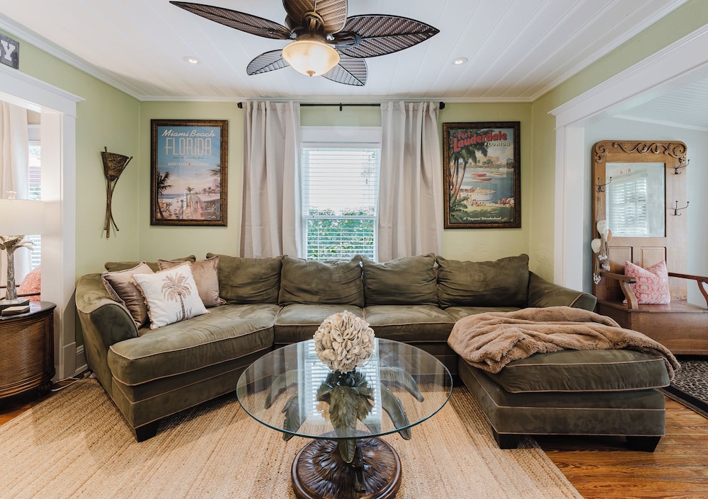 Bahama Breeze Bungalow
