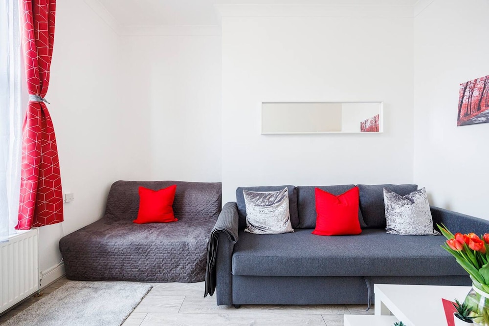 Kensington Charming and Bright Flat