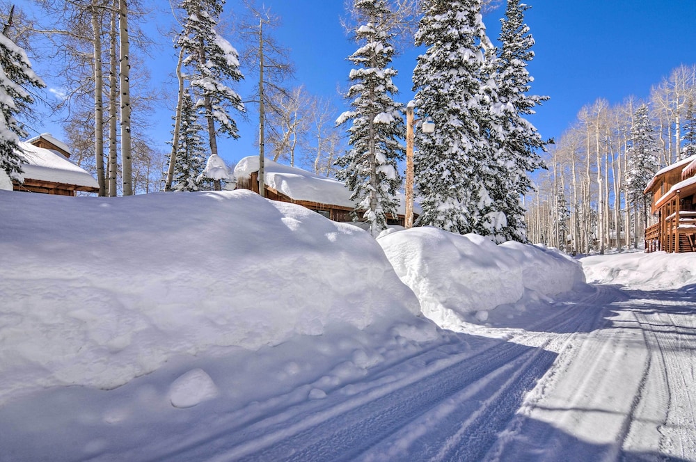 Sleek Eagle Point Resort Utah Vacation Rental view 4
