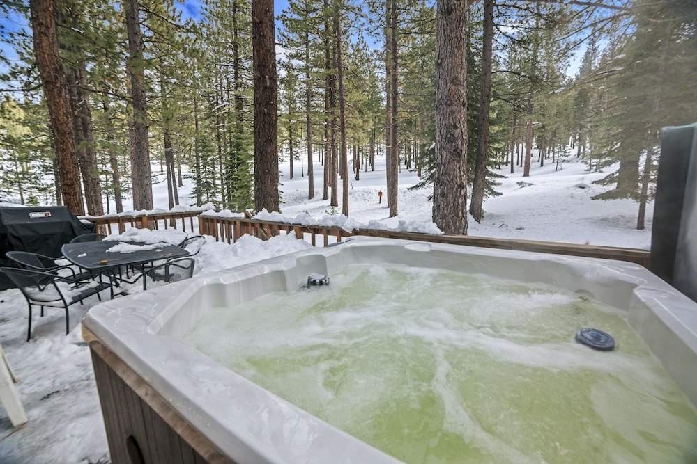Lake Tahoe Vacations - 4 Bedroom Home at 392 Skidder Trail by RedAwning Save 10 on 3 Nights, 15 on 5 Nights! - Property Image 9