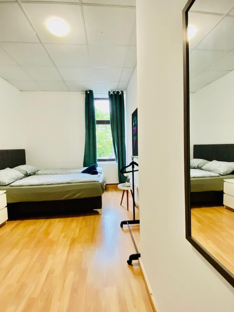 Stylish Shared 3-Bedroom Stay Near City