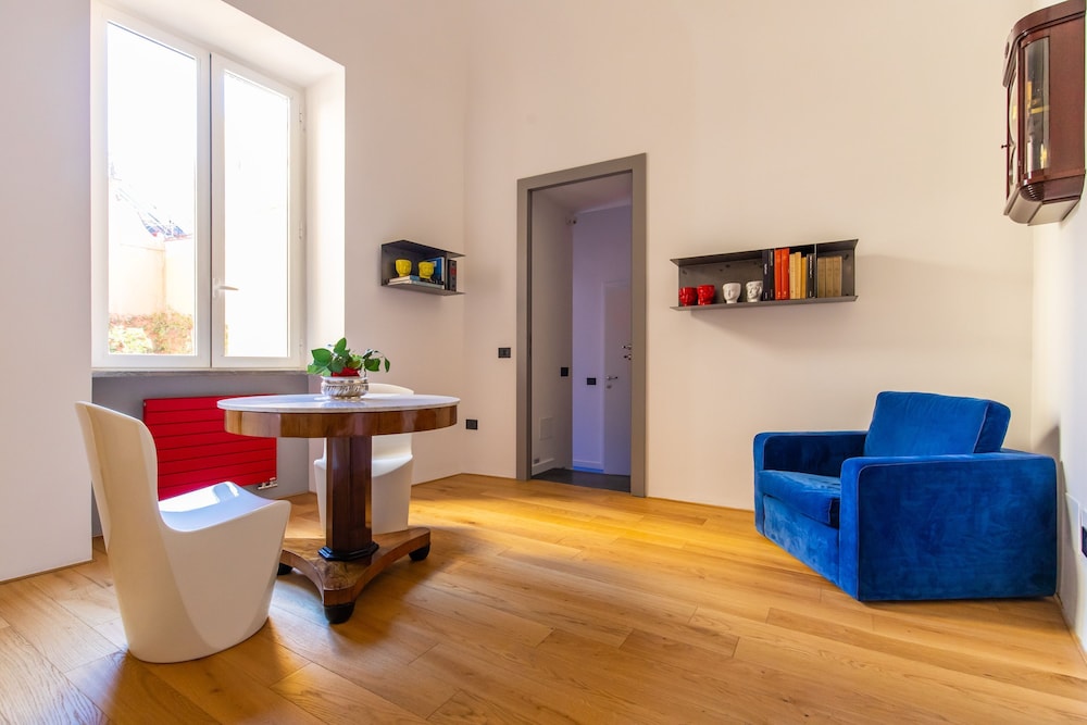 Amana in Naples With 1 Bedrooms and 1 Bathrooms