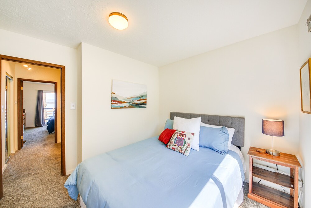 Charming Sagle Retreat w/ Hot Tub  Cozy Fireplace - Property Image 24