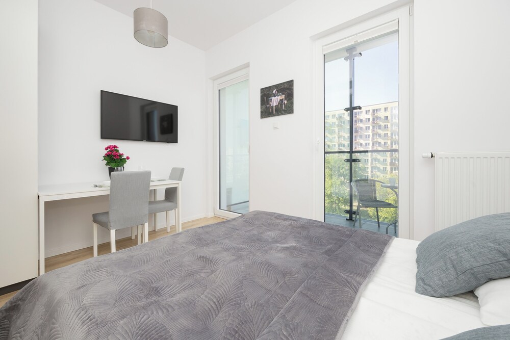 Studio With Balcony Wola by Renters view 3