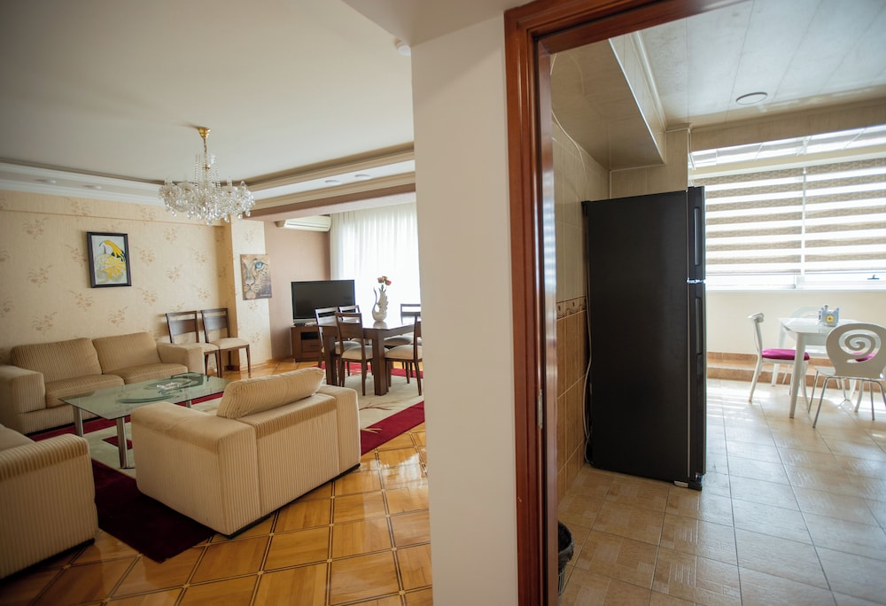 Dondar Apartment Formula 1 view