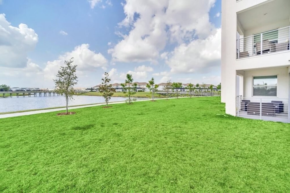 3131 PD - Luxury 3-bed Condo in Storey Lake Resort