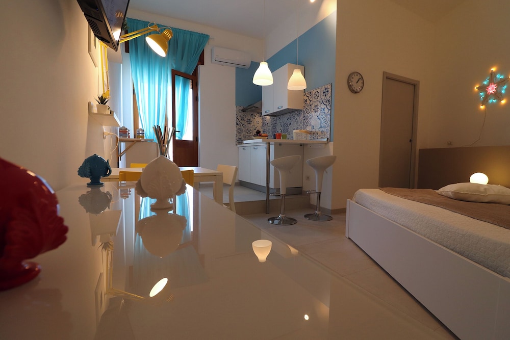 Casa Maya Modern Open-space Apartment Steps From Otrantos Seafront