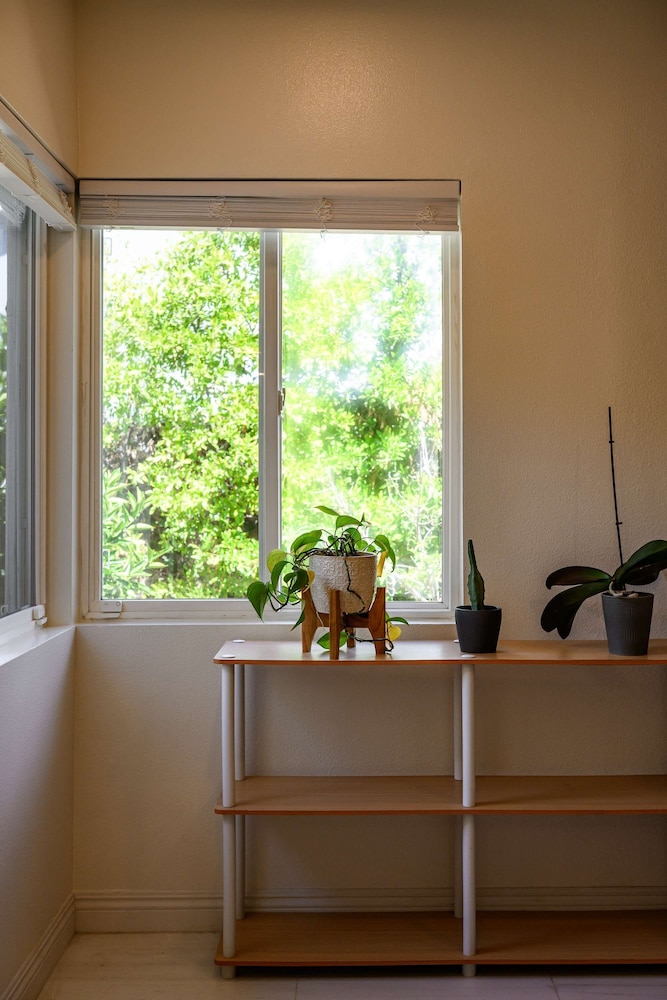 Private Room w Shared Bathroom