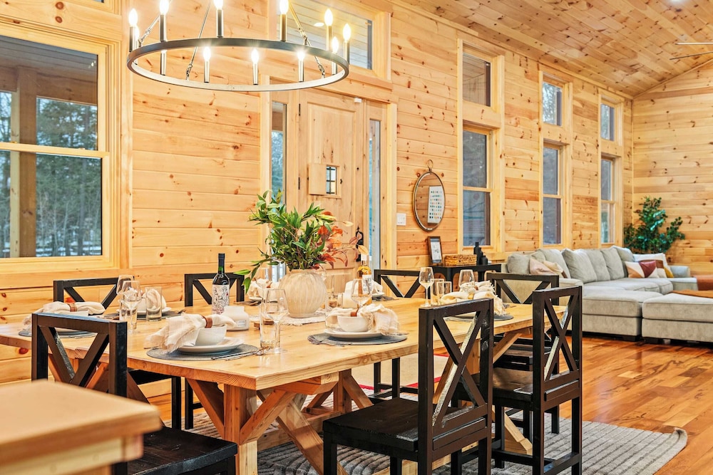 Grand Timber by Avantstay Indoor Pool, Sports Court, Game Room, & More!