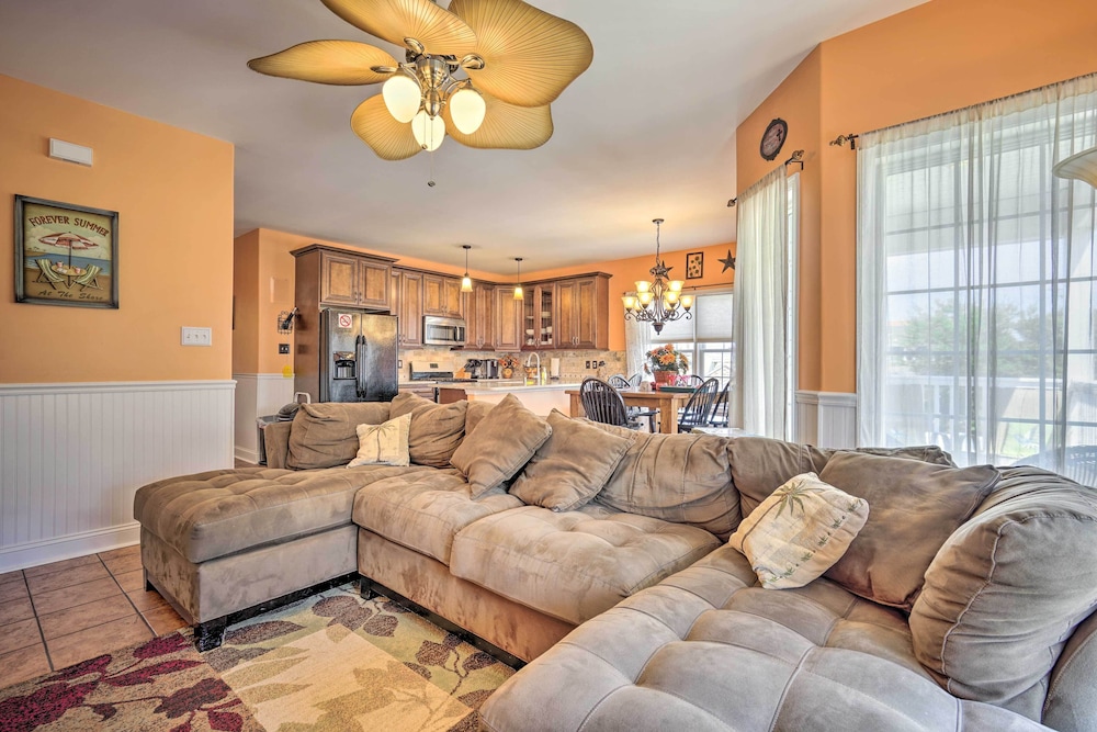 Breezy Wildwood Condo ~ 2 Blocks to Beach!