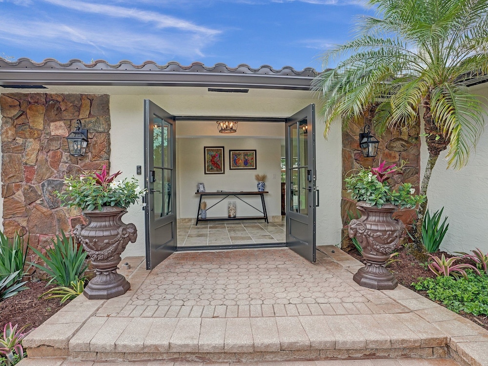 Villa Riverland With Heated Pool On The Water 5 Bedroom Villa