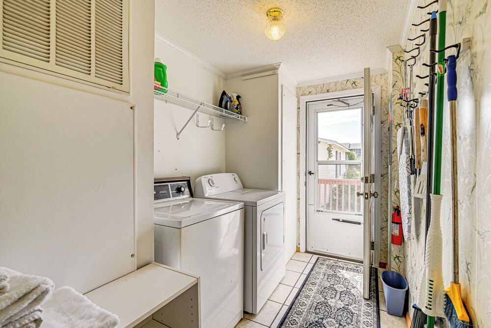 Walk to Surfside Beach: Home w/ Pool Access