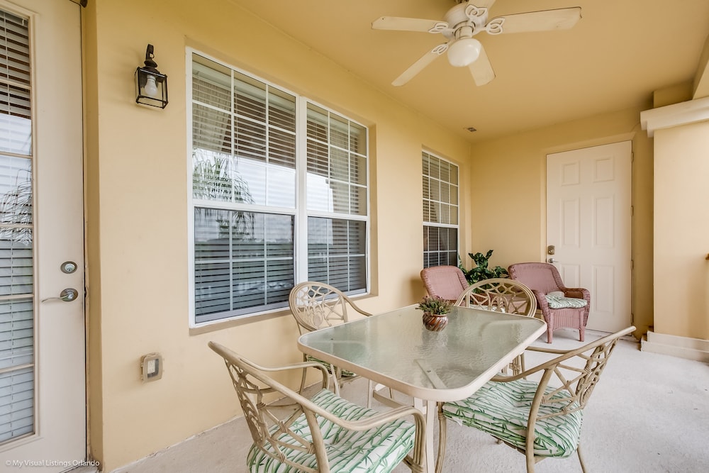 Beautiful Lakeview Condo W/private Balcony