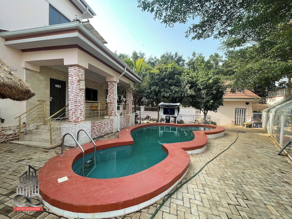 HOUSE 8 APARTMENT