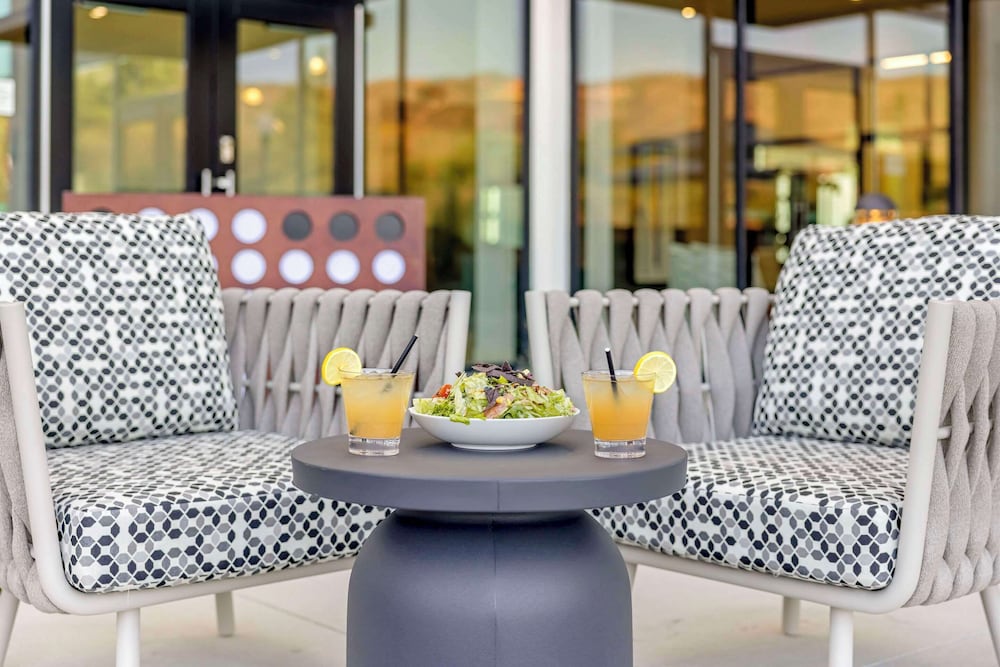 Burbank Vacations - Cambria Hotel Burbank Airport - Property Image 23
