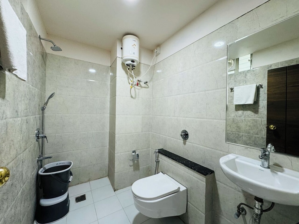 Col's Hotel Uphaar
