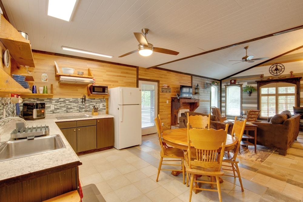'cedar Pointe' - Peaceful Lake Cabin in Odessa