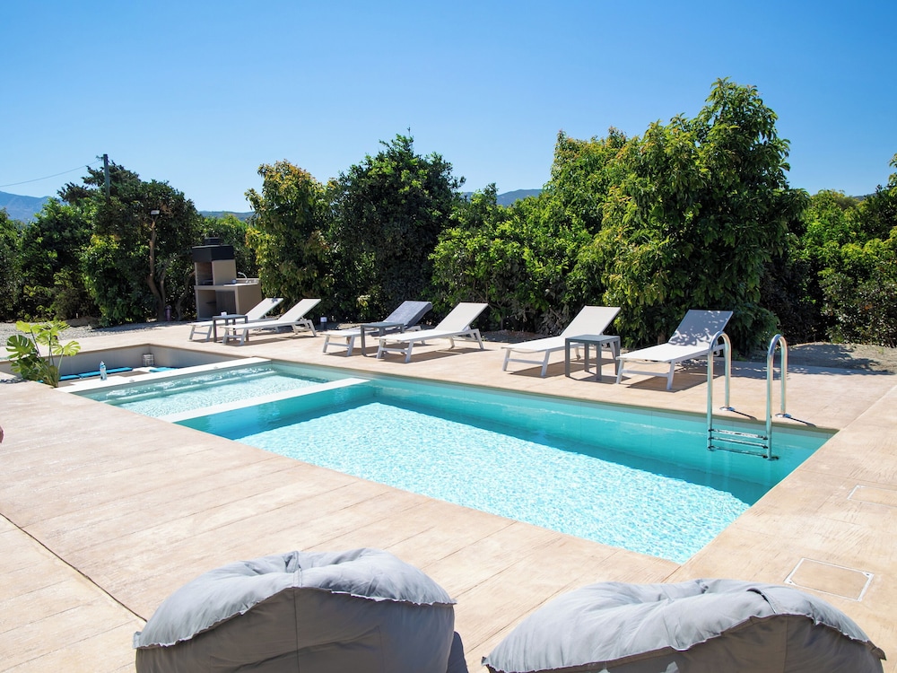 PanStel Luxury Villas - pools & jacuzzi