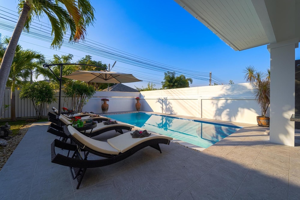 Modern Private 3 Bedroom Pool Villa GA1