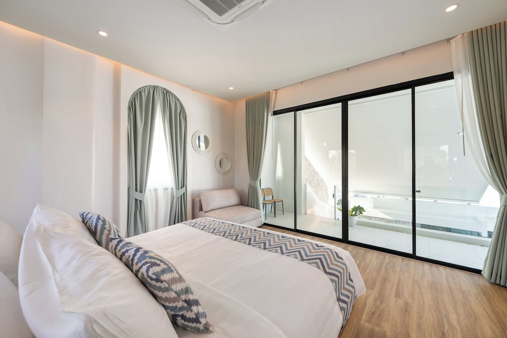 Mövenpick Pool Villa 6BR