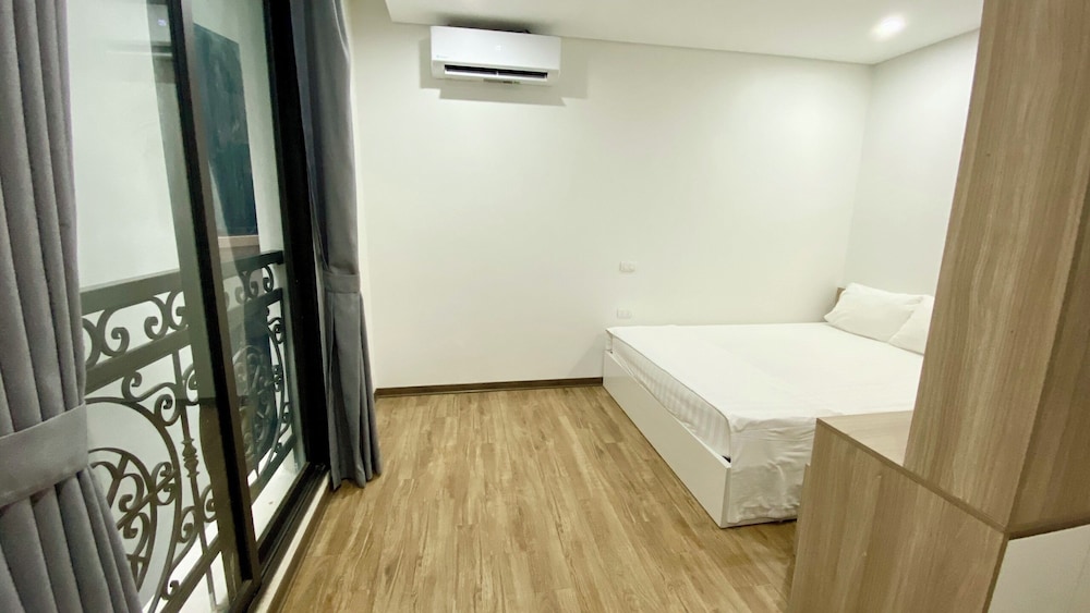 Era Apartment Lac Long Quan