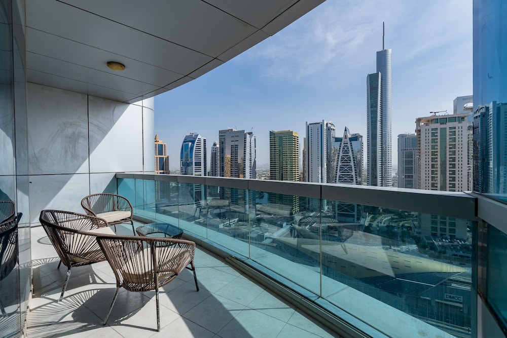 Dubai Marina - Stunning Huge 4 Bedroom Apts Near JBR - Gym - Pool - Parking by Sojo Stay