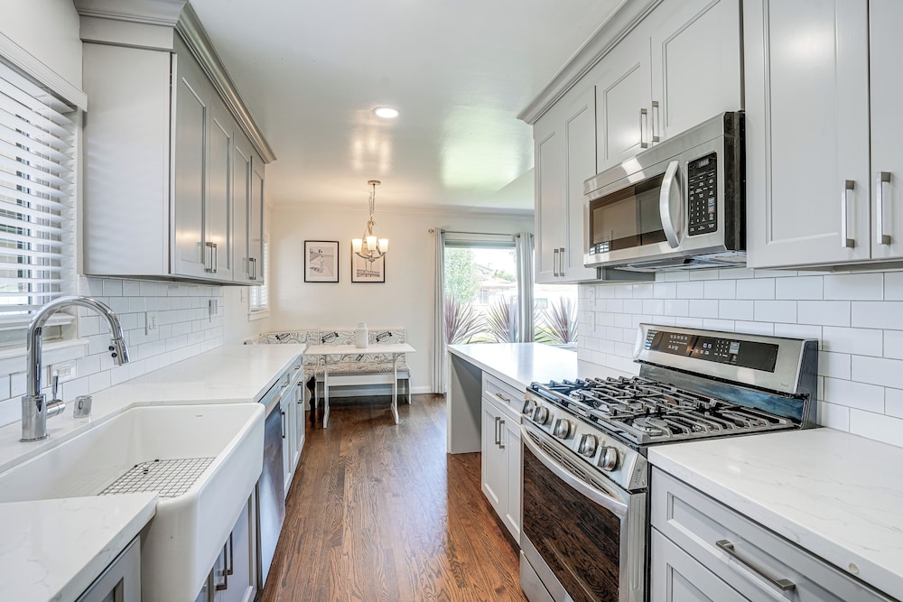 Private Zen Garden + Fireplace: Chic Hayward Oasis