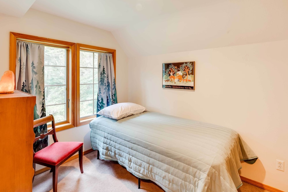 Juneau Vacations - Juneau Vacation Home: Stunning View  Beach Access - Property Image 26