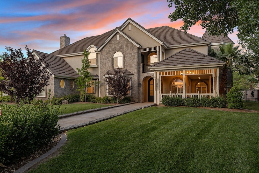 The Country House 6 Bedroom Home