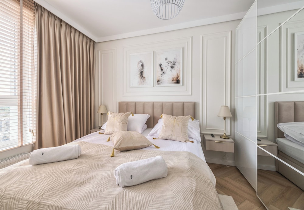 Horizon 170 Deluxe by Grand Apartments