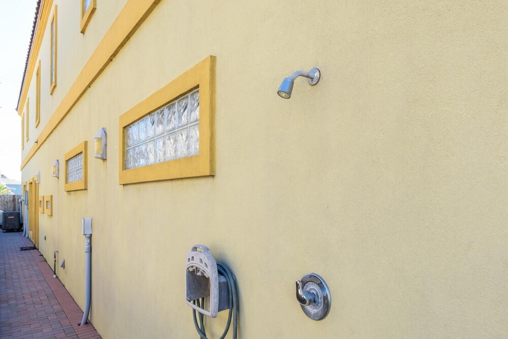 Quiet Townhome Close to Beach With Private Pool! view 3