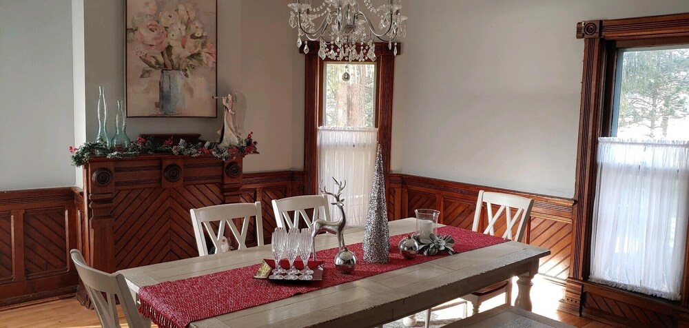 The Francis Rose House 3 Bedroom Home by Redawning view 2