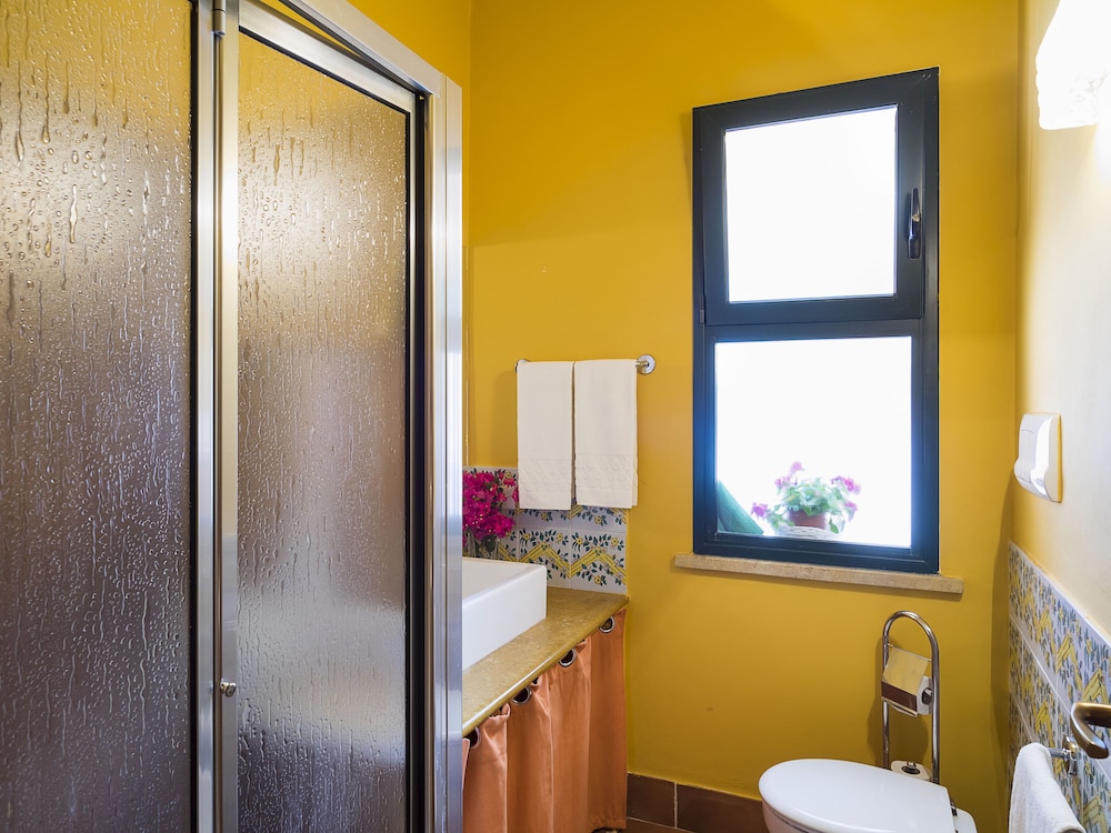 Arangea en Marsala — bathroom