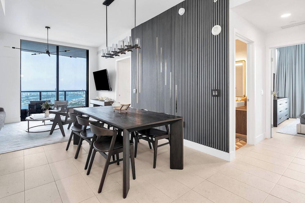 3BR Penthouse Direct, Stunning Water Views