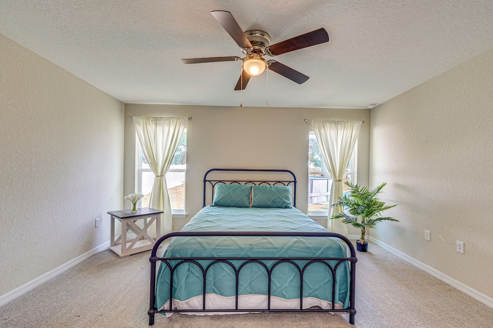 2 Mi to Rainbow Springs: Home w/ Hot Tub!