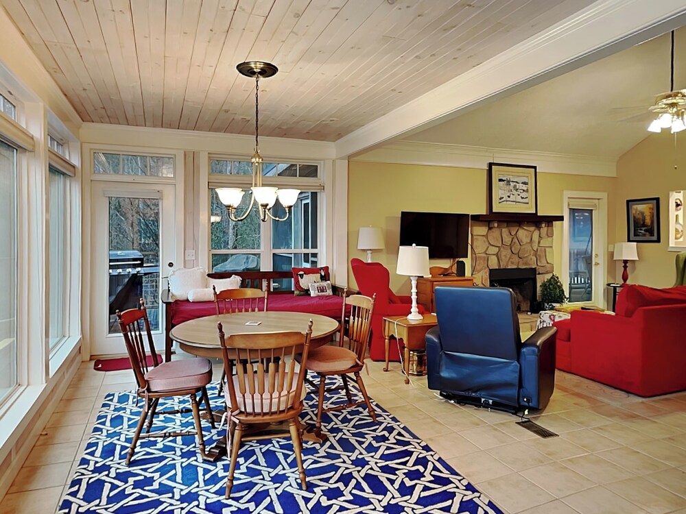 Daisy's Enchanted Cottage by Jackson Mountain Rentals