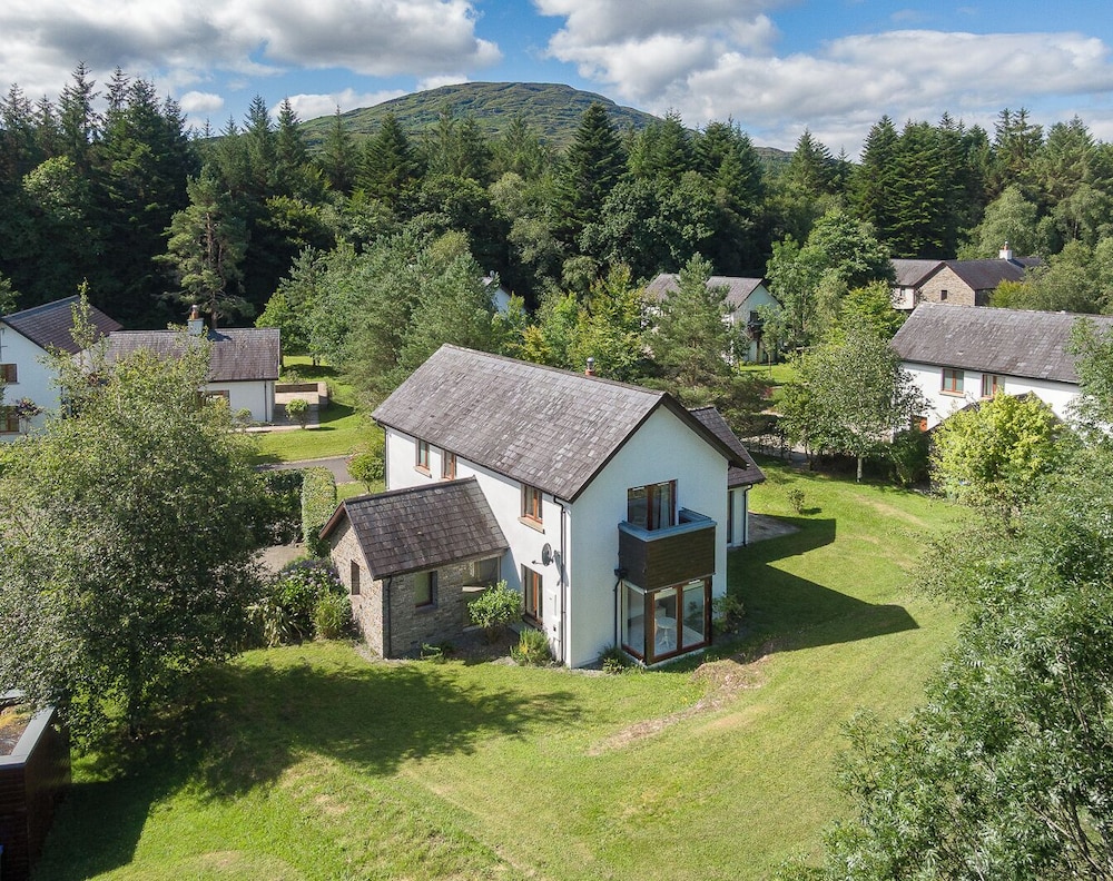 Spacious Kenmare Home to Sleep 8 Free use of Pool Onsite